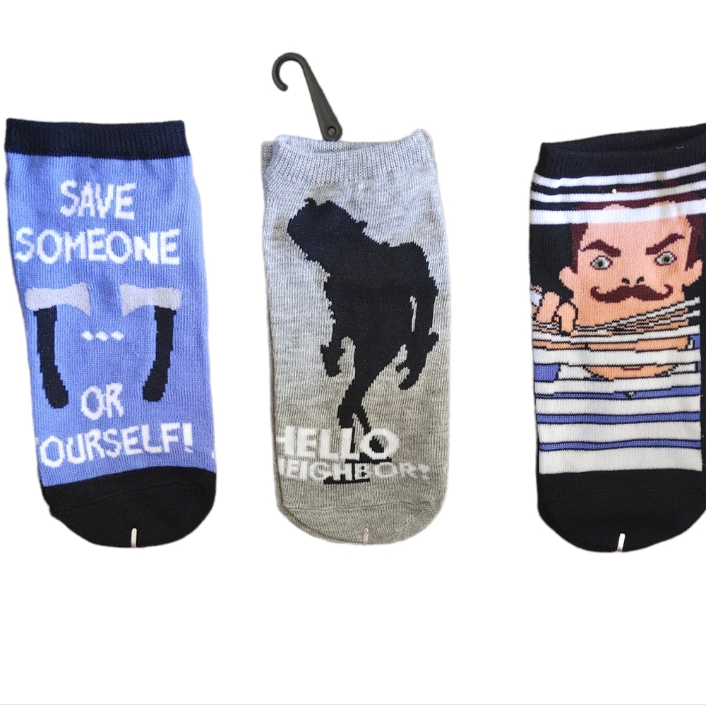 Hello neighbor foot socks kids size m
